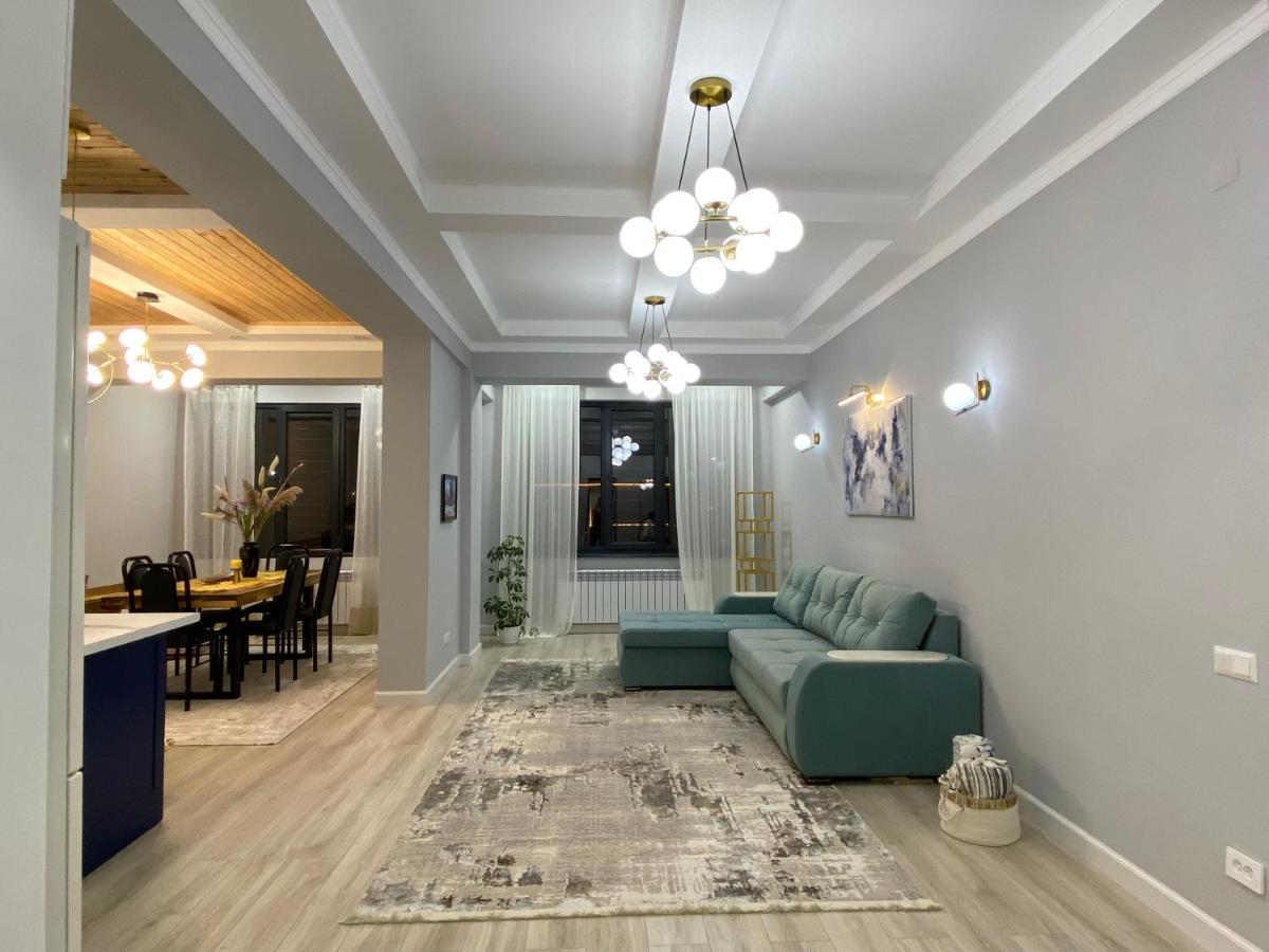 Bird'S Nest - Apartment In Downtown Karakol Extérieur photo